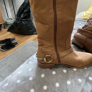 Size 9 boots, fit wide.